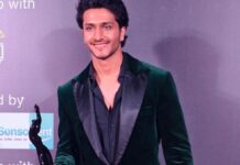 SAMARJIT LANKESH WINS FILMFARE AWARD FOR ‘GAURI’