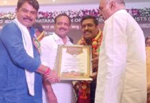 JOURNO JAGADISH KUMAR RECEIVES DWARAKISH AWARD