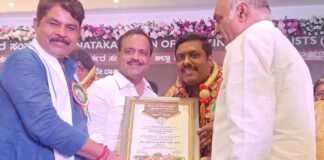 JOURNO JAGADISH KUMAR RECEIVES DWARAKISH AWARD